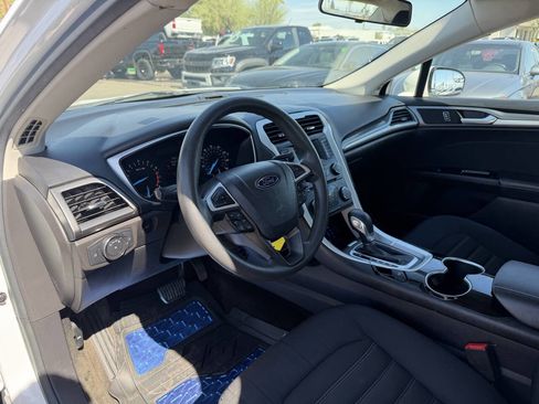 Used 2015 Ford Fusion SE image 17