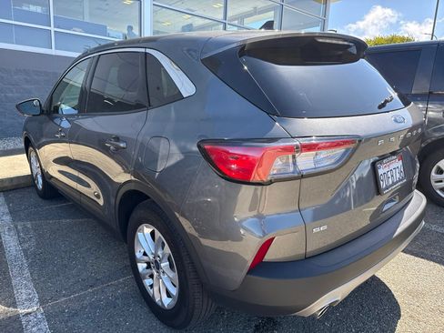 Used 2022 Ford Escape SE w/ Convenience Package FWD image 6