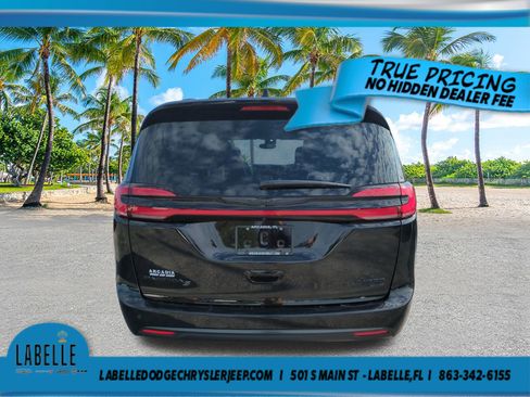 Used 2025 Chrysler Pacifica Limited w/ Uconnect Theater Family Group AWD/4WD image 5