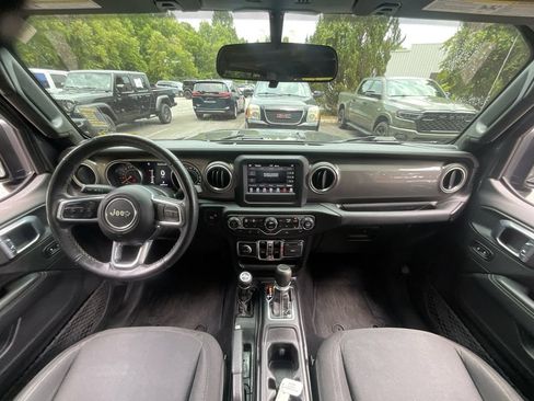 Used 2021 Jeep Gladiator Overland w/ Cold Weather Group AWD/4WD image 17