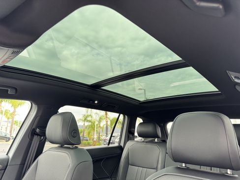 Certified 2024 Volkswagen Tiguan SE R-Line FWD image 30