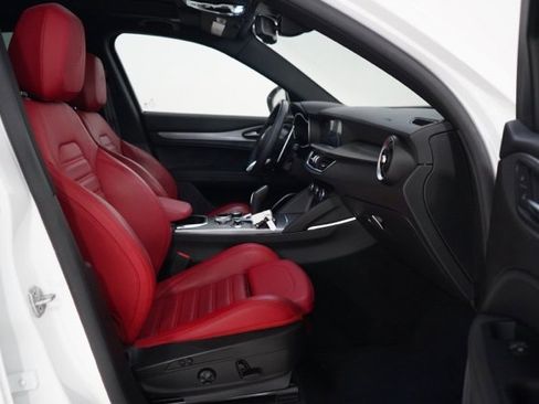 Used 2023 Alfa Romeo Stelvio Veloce image 35