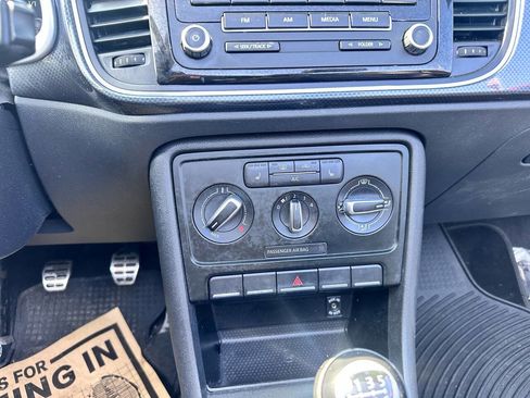 Used 2013 Volkswagen Beetle 2.0T image 15