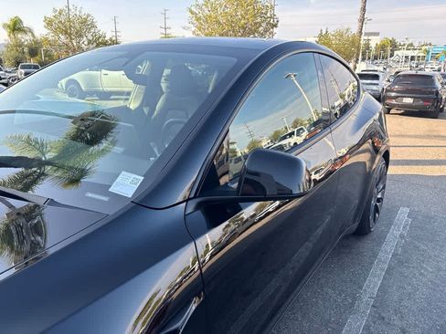 Used 2024 Tesla Model Y Performance AWD/4WD image 3