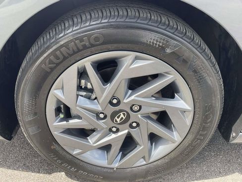 Used 2024 Hyundai Elantra Blue image 8