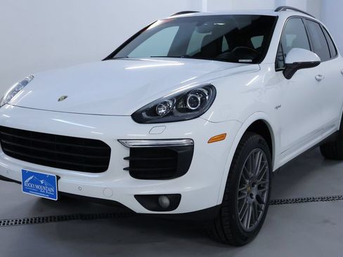 Used 2017 Porsche Cayenne S Platinum w/ Premium Package (PJW) AWD/4WD image 3