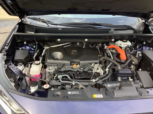 Used 2021 Toyota RAV4 XLE w/ Convenience Package image 17