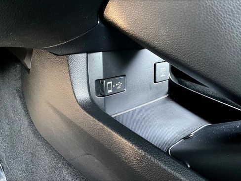 Used 2018 Honda Civic Touring image 16