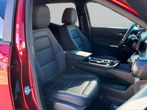 Used 2026 Chevrolet Equinox LT w/ Convenience Package II FWD image 9