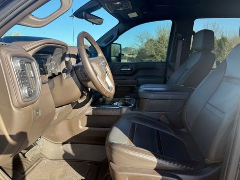 Used 2023 GMC Sierra 2500 Denali w/ Denali Black Diamond Edition AWD/4WD image 7