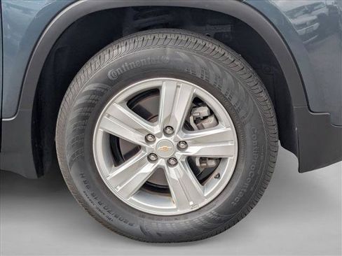 Used 2022 Chevrolet Trax LS w/ Tint and Cruise Package AWD/4WD image 23