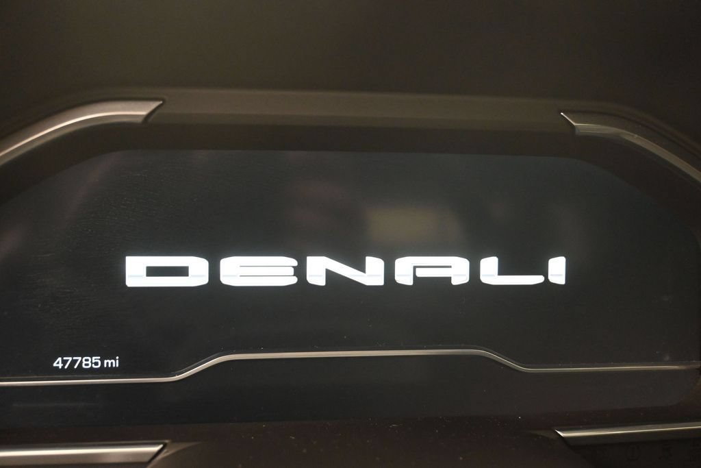 Used 2023 GMC Sierra 1500 Denali w/ Denali Carbonpro Edition AWD/4WD image 9