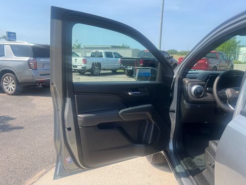 New 2025 Chevrolet Colorado LT w/ LT Convenience Package AWD/4WD image 17