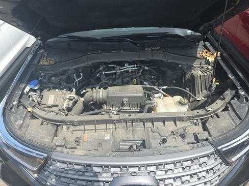 Used 2024 Ford Explorer XLT w/ Equipment Group 202A AWD/4WD image 10