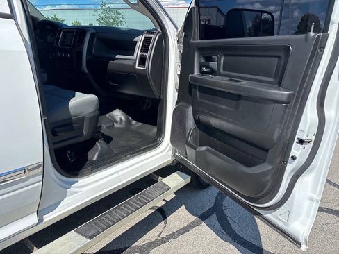 Used 2018 RAM 3500 Tradesman w/ Chrome Appearance Group AWD/4WD image 18