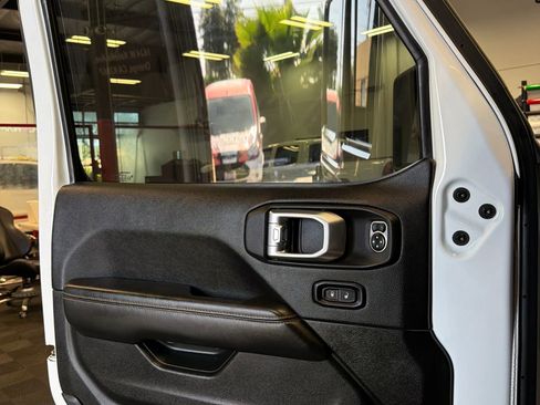 Used 2024 Jeep Wrangler Unlimited Sahara image 19