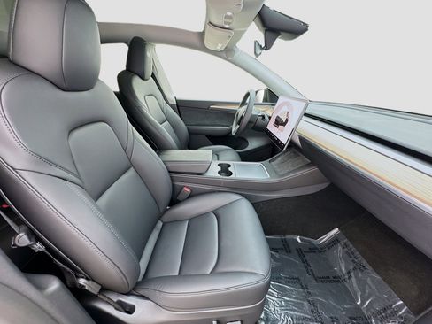 Used 2025 Tesla Model Y Performance image 20