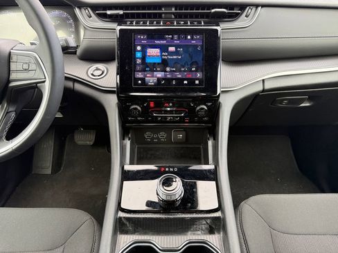 Certified 2025 Jeep Grand Cherokee Laredo X w/ Luxury Tech Group I image 11