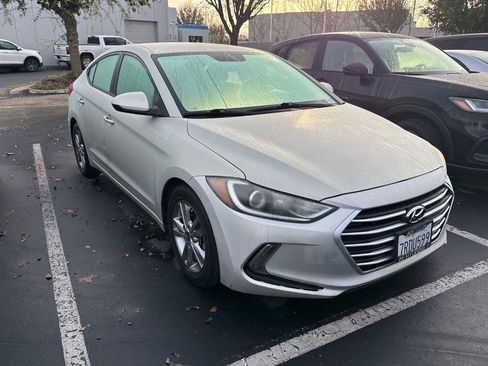 Used 2017 Hyundai Elantra SE w/ SE A/T Tech Package 03 image 2