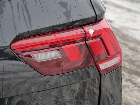 Certified 2023 Volkswagen Tiguan SE R-Line image 17