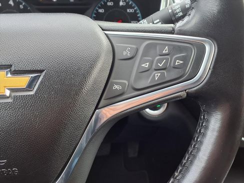 Used 2018 Chevrolet Equinox LT image 18