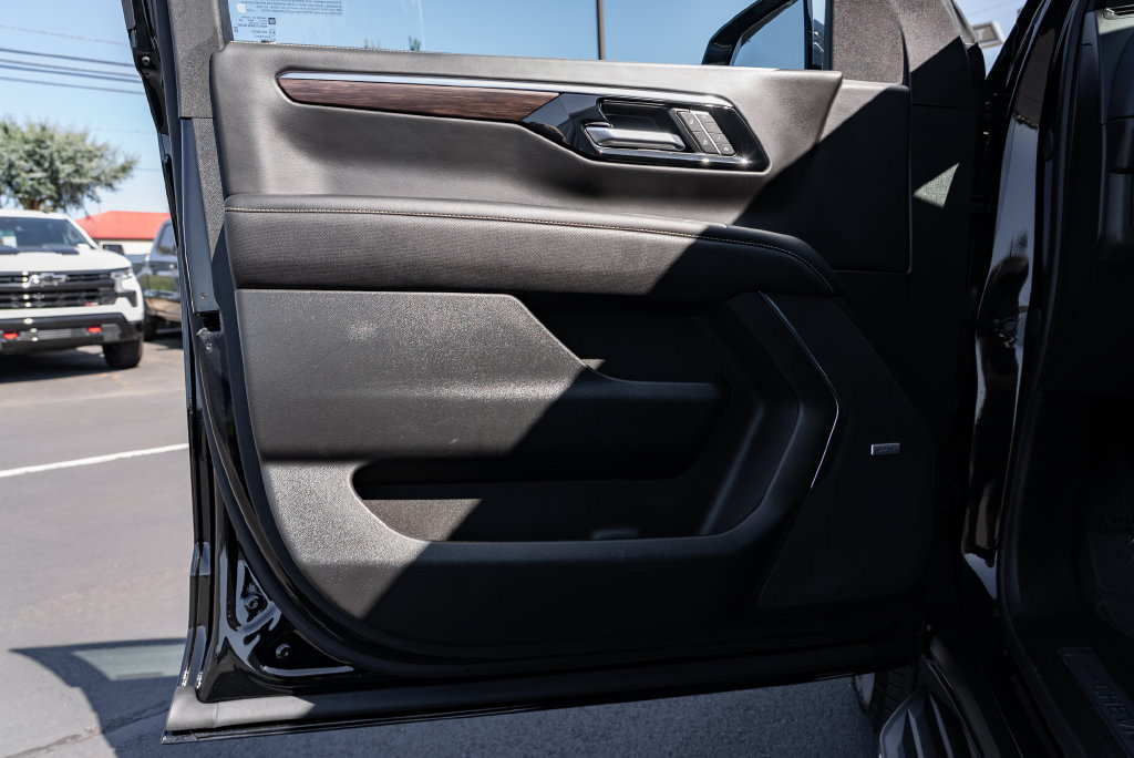 Used 2025 Chevrolet Tahoe Premier AWD/4WD image 24