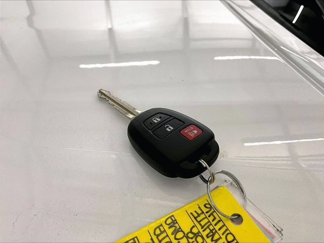 Used 2022 Toyota Tacoma SR w/ SR Convenience Package AWD/4WD image 9
