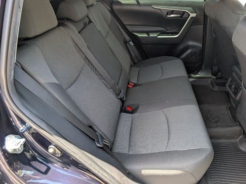 Used 2022 Toyota RAV4 XLE FWD image 5