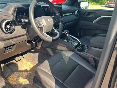 Used 2023 Chevrolet Colorado Z71 w/ Z71 Convenience Package 2 AWD/4WD image 11