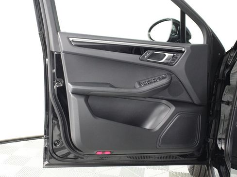 Certified 2023 Porsche Macan AWD/4WD image 20