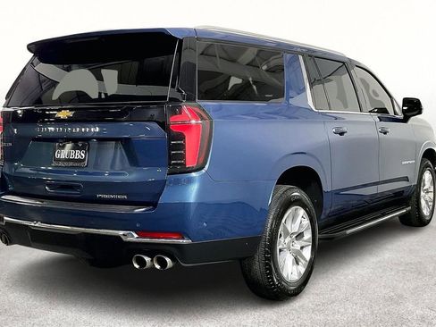 Used 2025 Chevrolet Suburban Premier image 2
