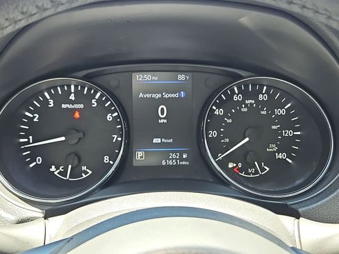 Used 2018 Nissan Rogue SV w/ Premium Package FWD image 17