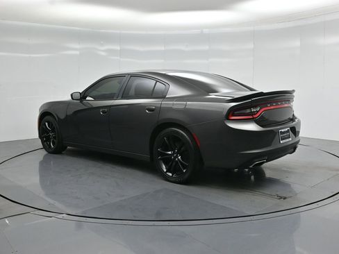 Used 2017 Dodge Charger SE w/ Blacktop Package RWD image 7