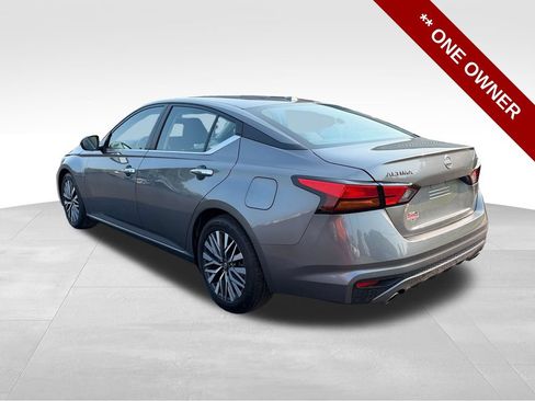 Used 2023 Nissan Altima 2.5 SV w/ SV Premium Package FWD image 3
