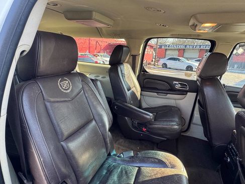 Used 2014 Cadillac Escalade ESV Platinum image 15
