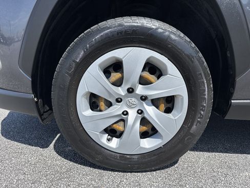 Used 2019 Toyota RAV4 LE FWD image 12