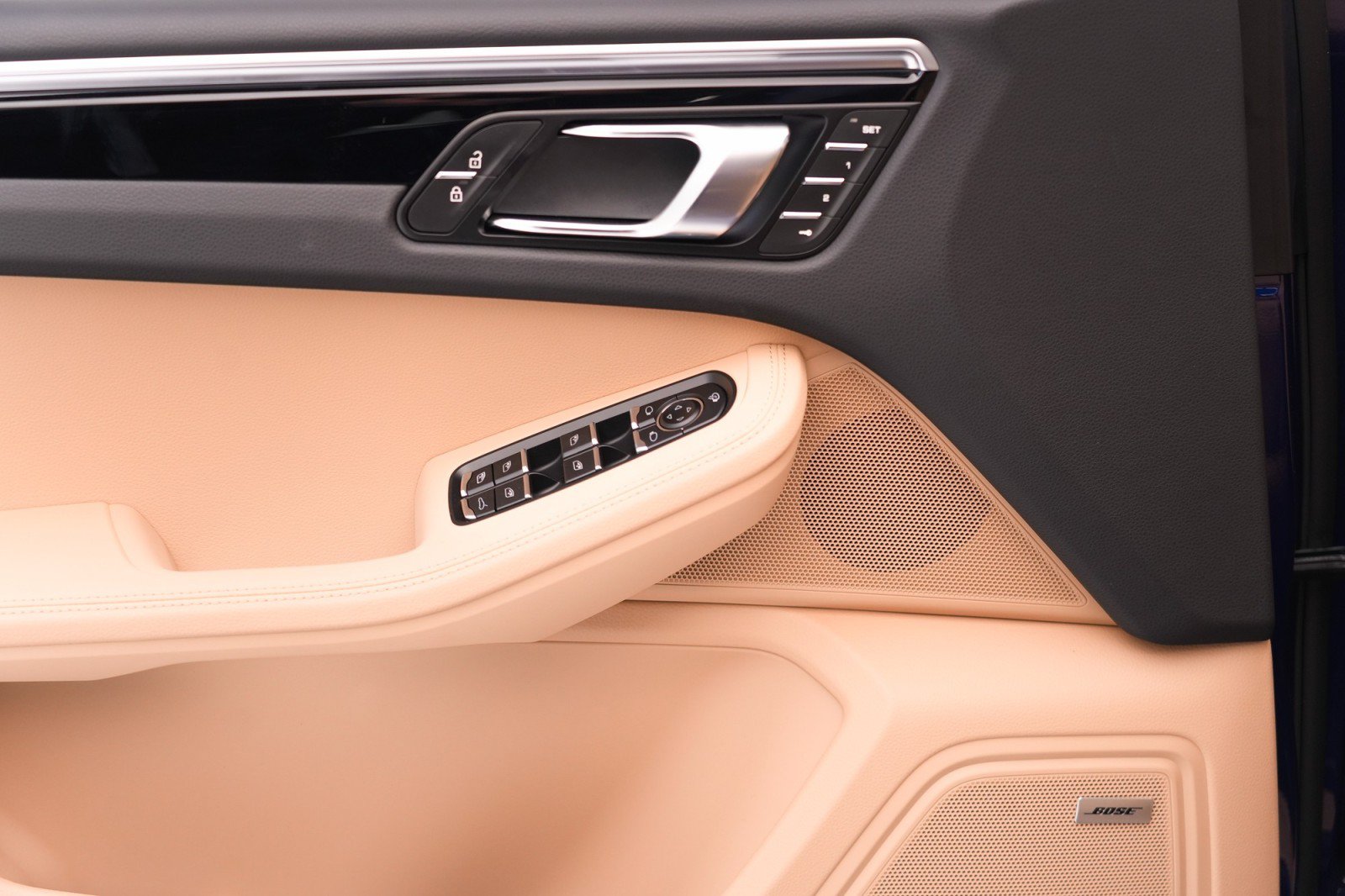 Certified 2024 Porsche Macan AWD/4WD image 19