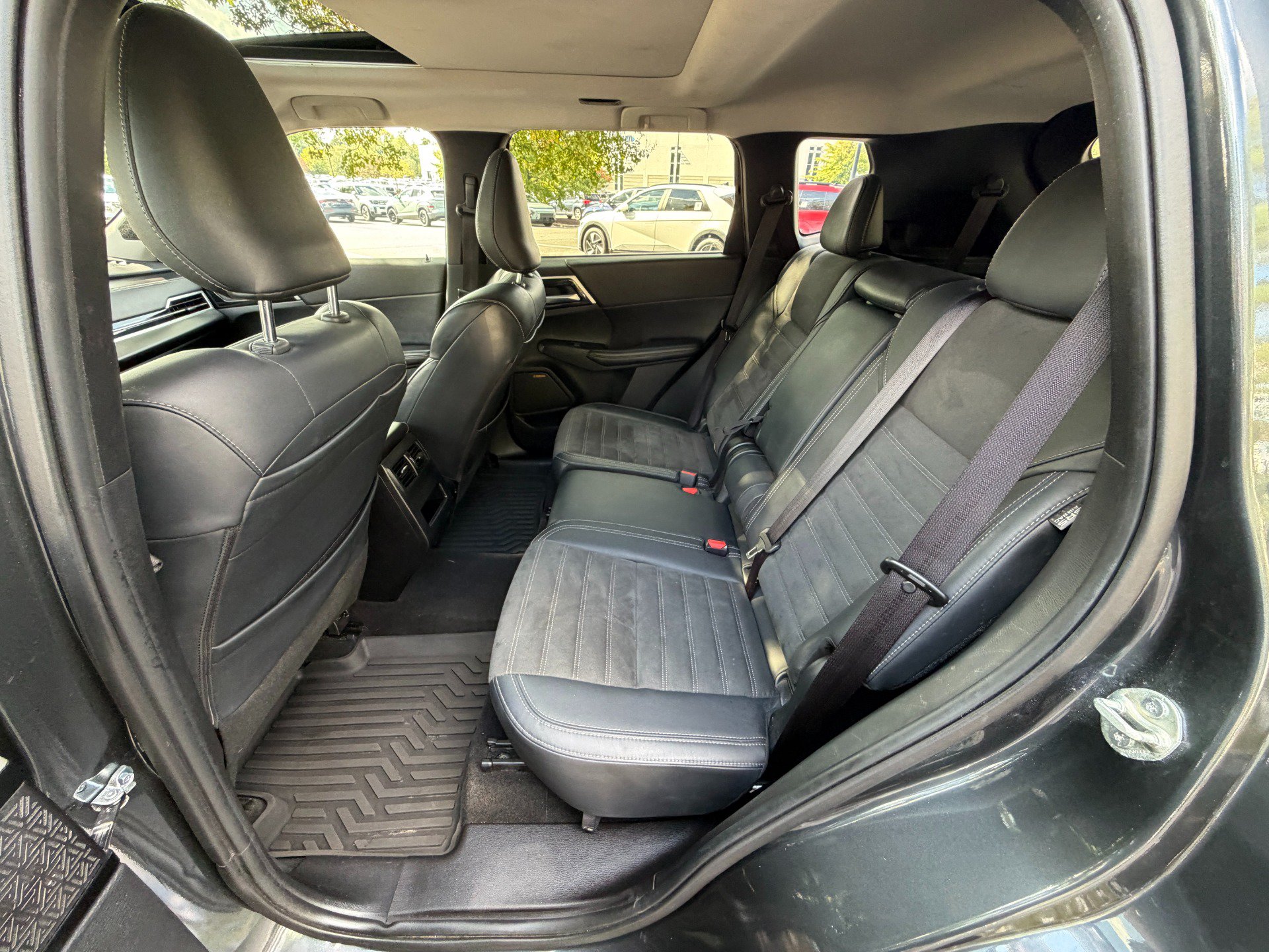 Used 2025 Mitsubishi Outlander SE FWD image 50