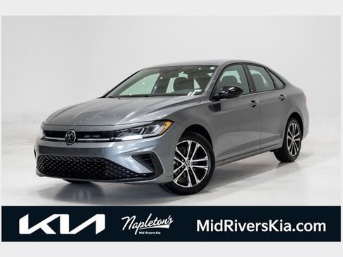 Used 2025 Volkswagen Jetta Sport image 1