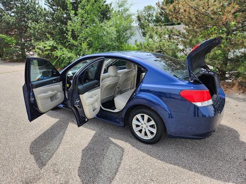 Used 2011 Subaru Legacy 2.5i Premium w/ All-Weather Pkg AWD/4WD image 11