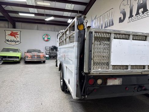 Used 2011 Ford F550 2WD Regular Cab Super Duty w/ Payload Upgrade Pkg image 8