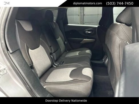 Used 2018 Jeep Cherokee Sport w/ Cold Weather Group AWD/4WD image 22