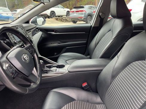 Used 2023 Toyota Camry SE image 9