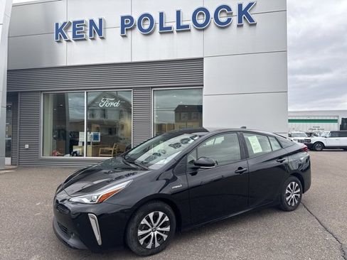 Used 2022 Toyota Prius LE image 2