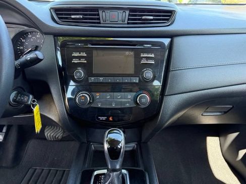 Used 2017 Nissan Rogue S AWD/4WD image 22