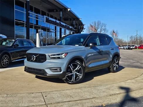 Used 2020 Volvo XC40 T5 R-Design image 1