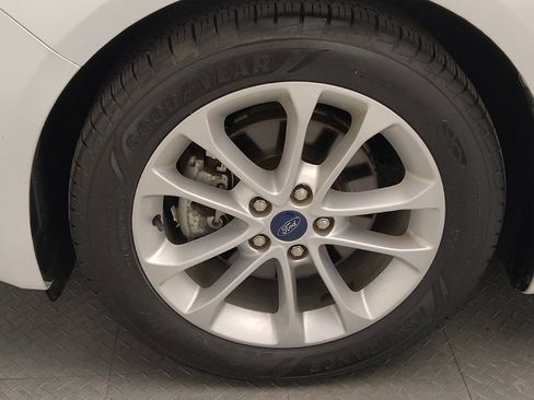 Used 2019 Ford Fusion SE FWD image 31