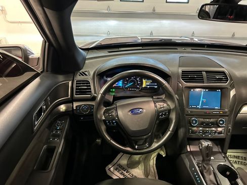 Used 2018 Ford Explorer XLT w/ Equipment Group 202A AWD/4WD image 29