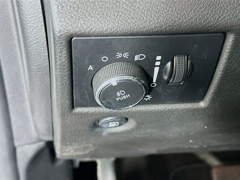 Used 2019 Jeep Grand Cherokee Limited AWD/4WD image 17