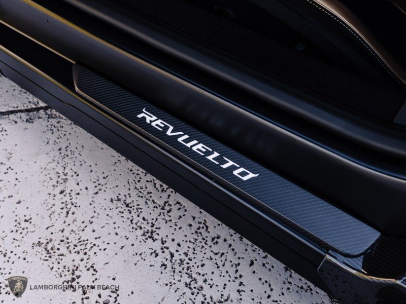 Used 2025 Lamborghini Revuelto AWD/4WD image 33